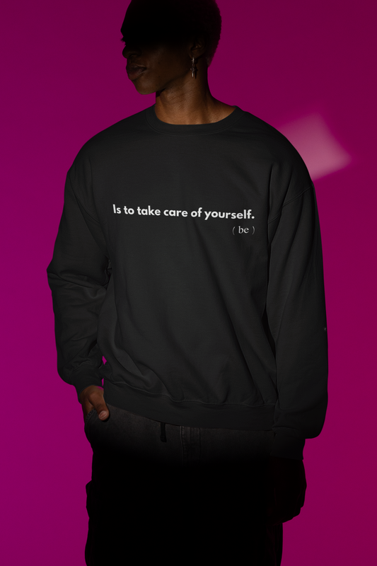Sudadera negra con frase inspiradora Is to take care of yourself centrada.